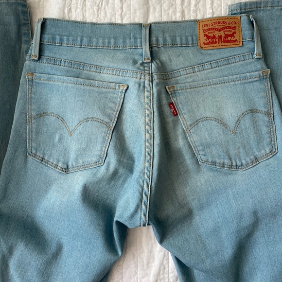 •Super Skinny Levi’s Denim• - Picture 3 of 5